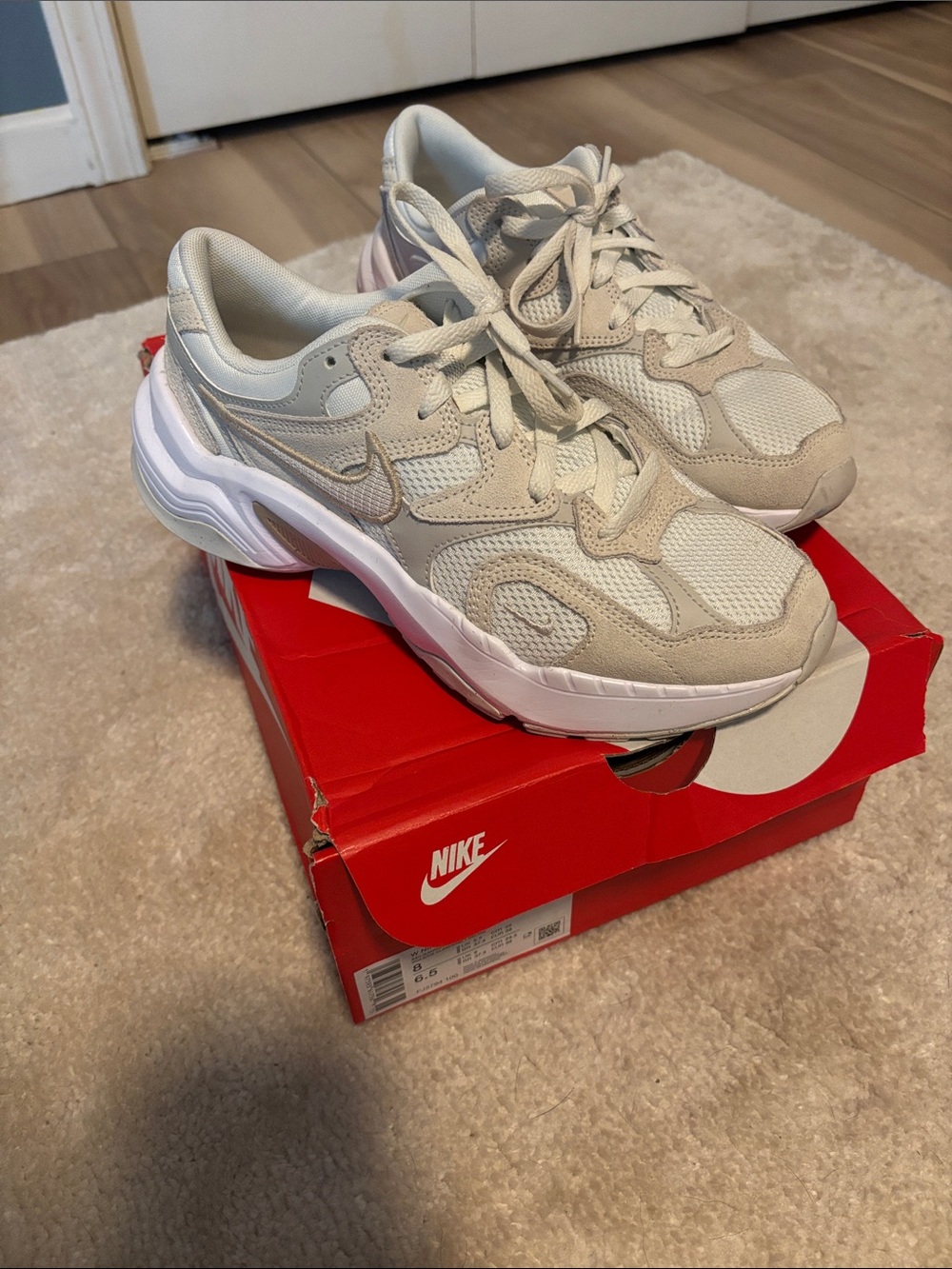 Nike Women's Beige and White Athletic Sneakers